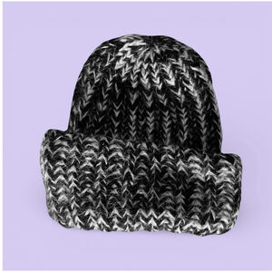 AQUA Black & White Knit Beanie Hat One Size